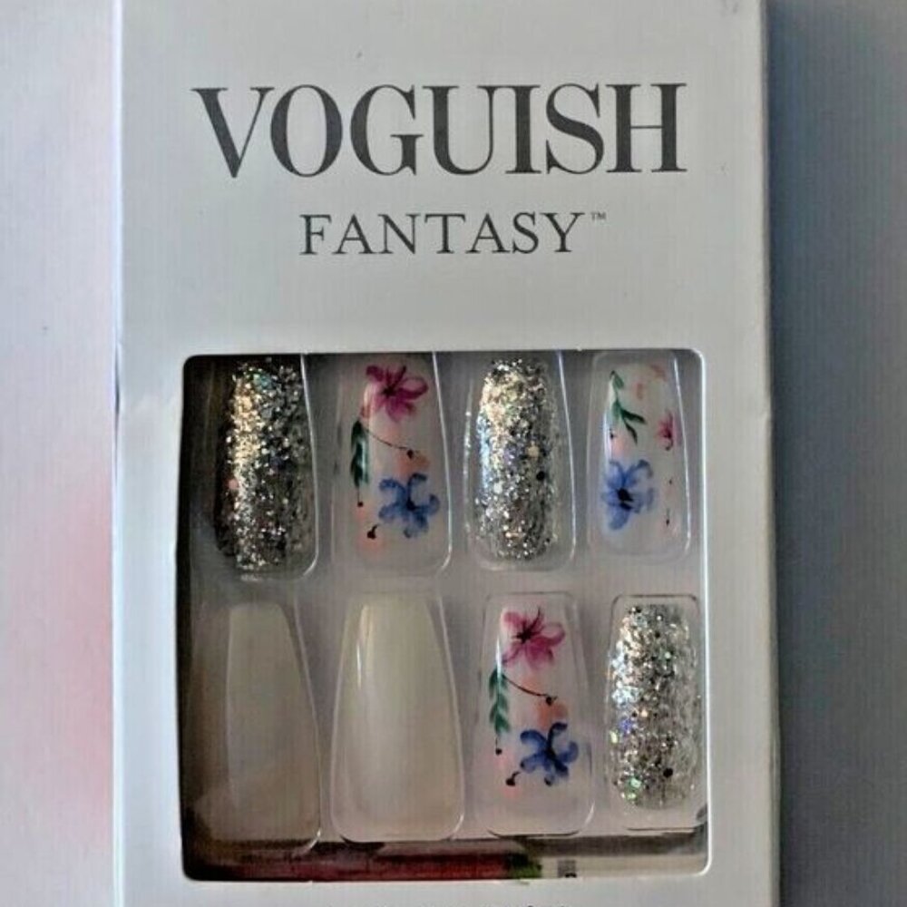 Kiss VOGUISH FANTASY Nails on Point LONG White Flowered & Silver Sparkle 28 Nail